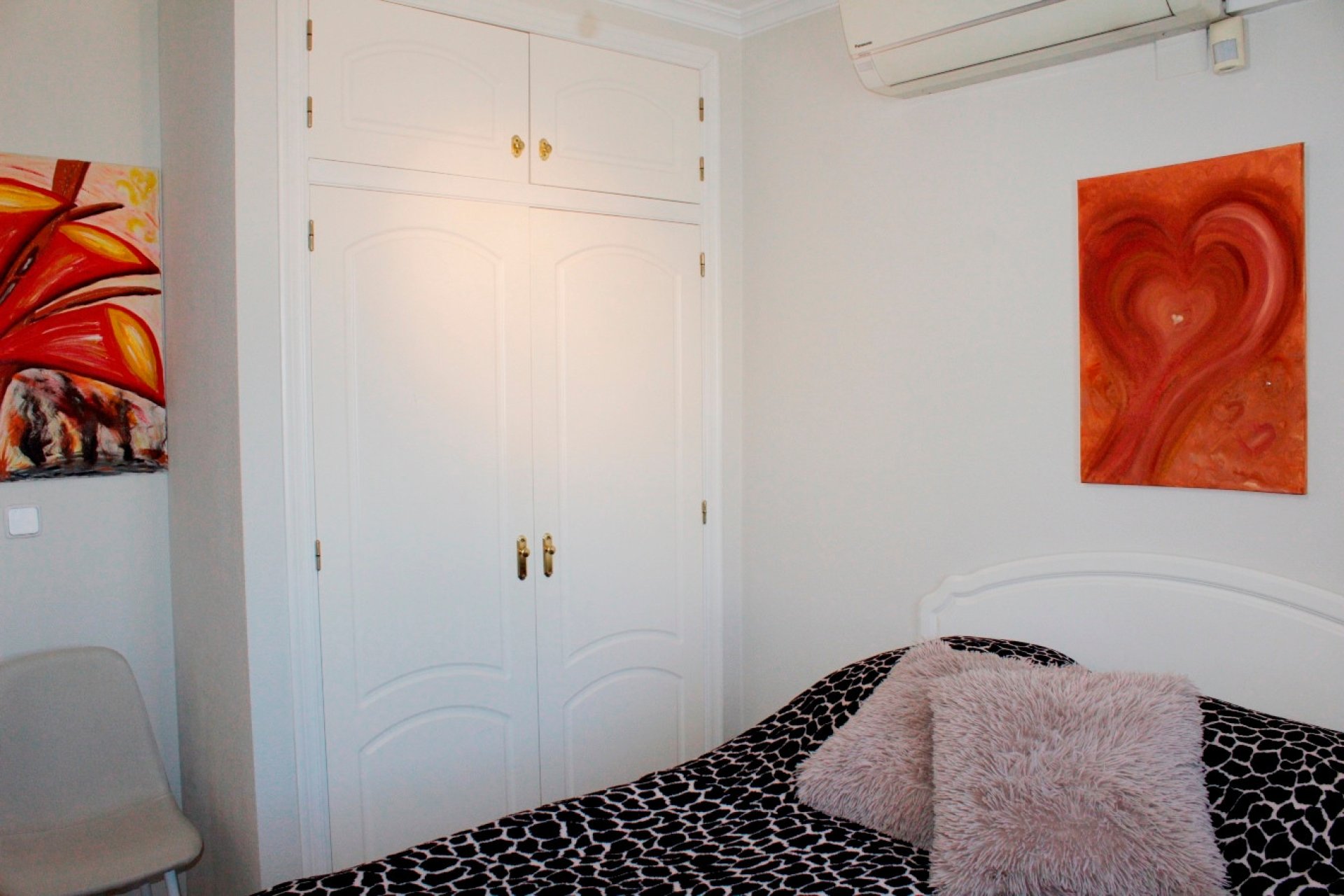 Herverkoop - Quad House -
Villamartín - PAU 8