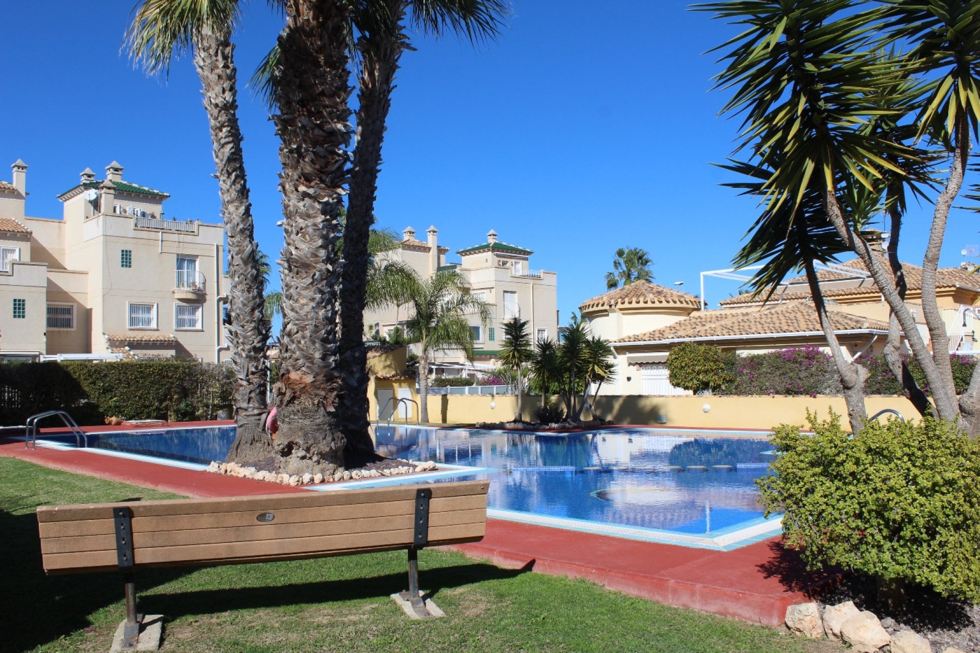 Herverkoop - Quad House -
Villamartín - PAU 8