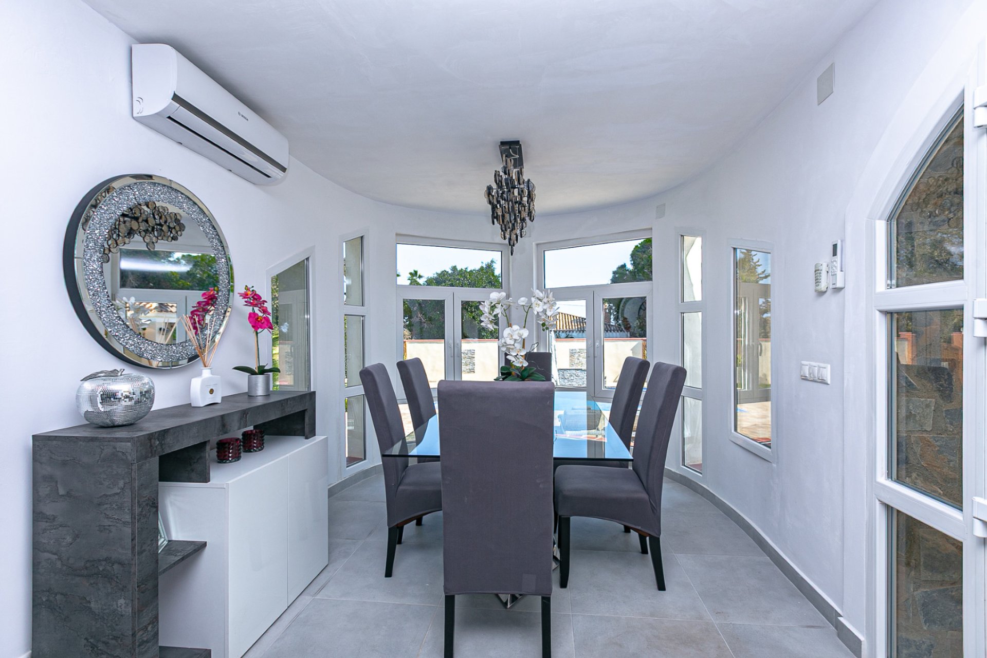 Herverkoop - Villa -
Campoamor - Lomas de Don Juan