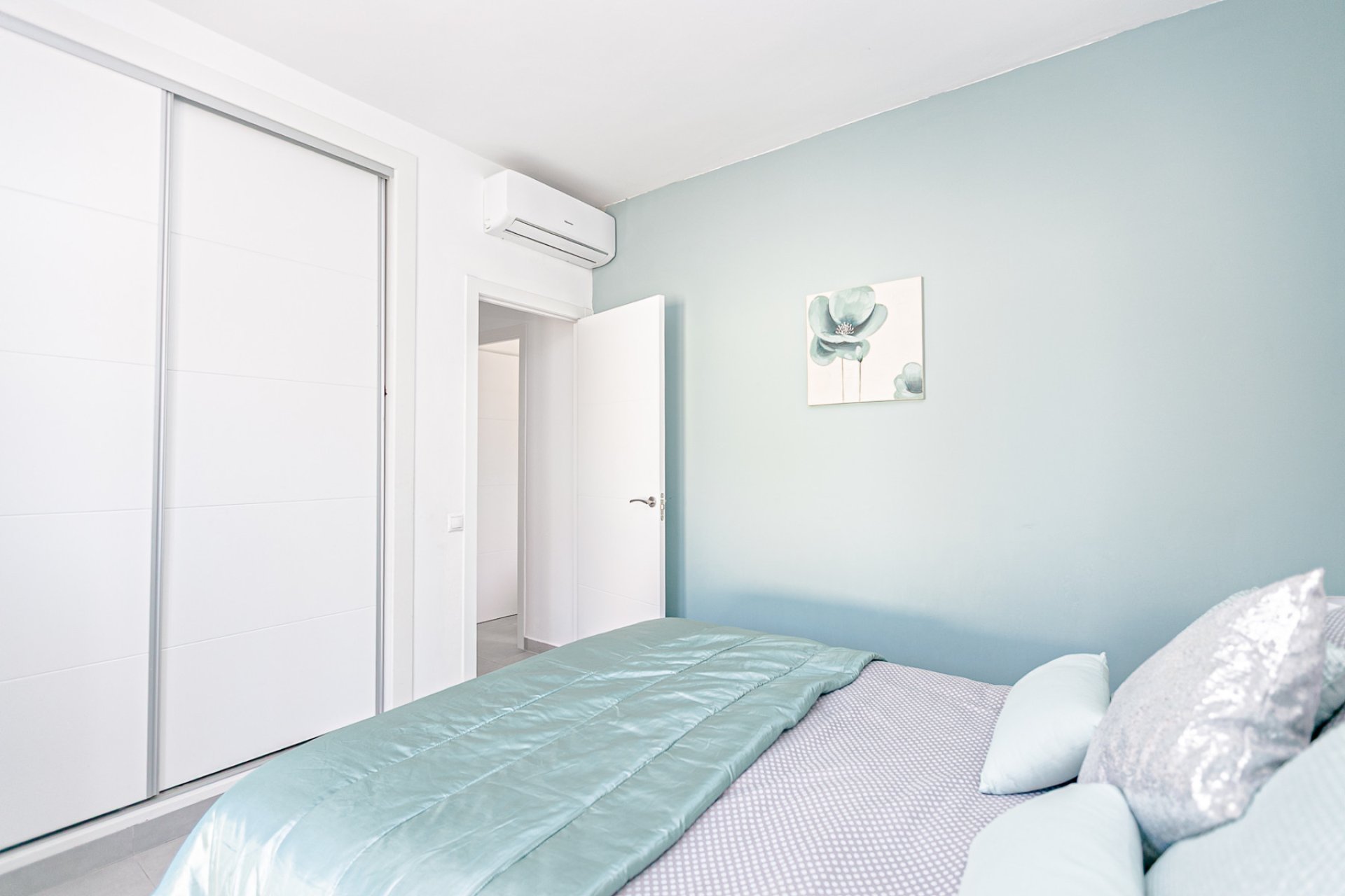 Herverkoop - Villa -
Campoamor - Lomas de Don Juan