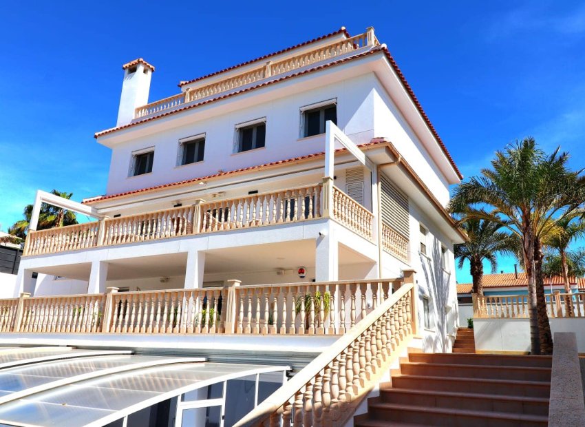 Herverkoop - Villa -
Orihuela Costa - Campoamor