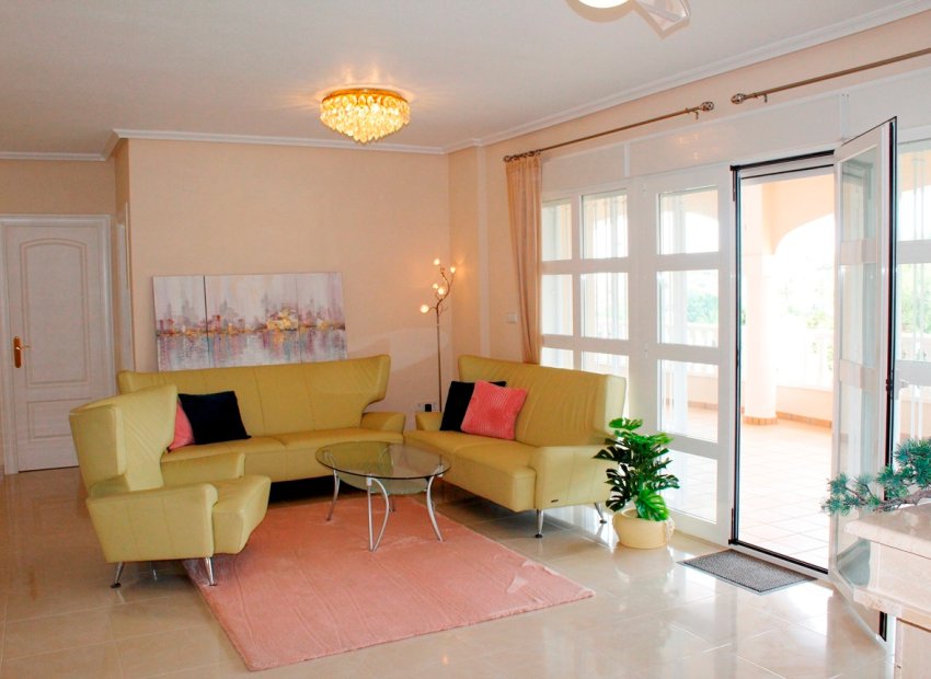 Herverkoop - Villa -
Orihuela Costa - Campoamor