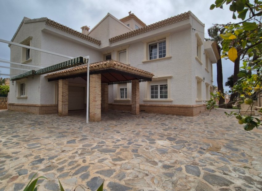 Herverkoop - Villa -
Orihuela Costa - Costa Blanca Sur