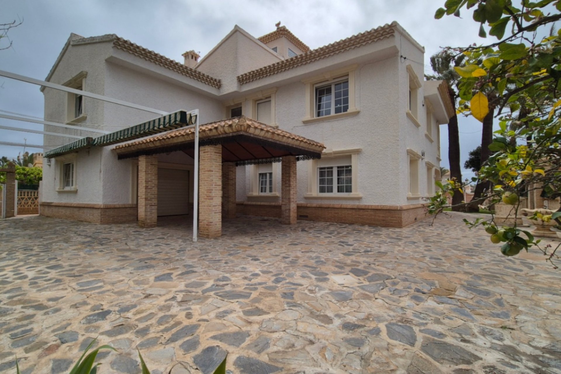 Herverkoop - Villa -
Orihuela Costa - Costa Blanca Sur