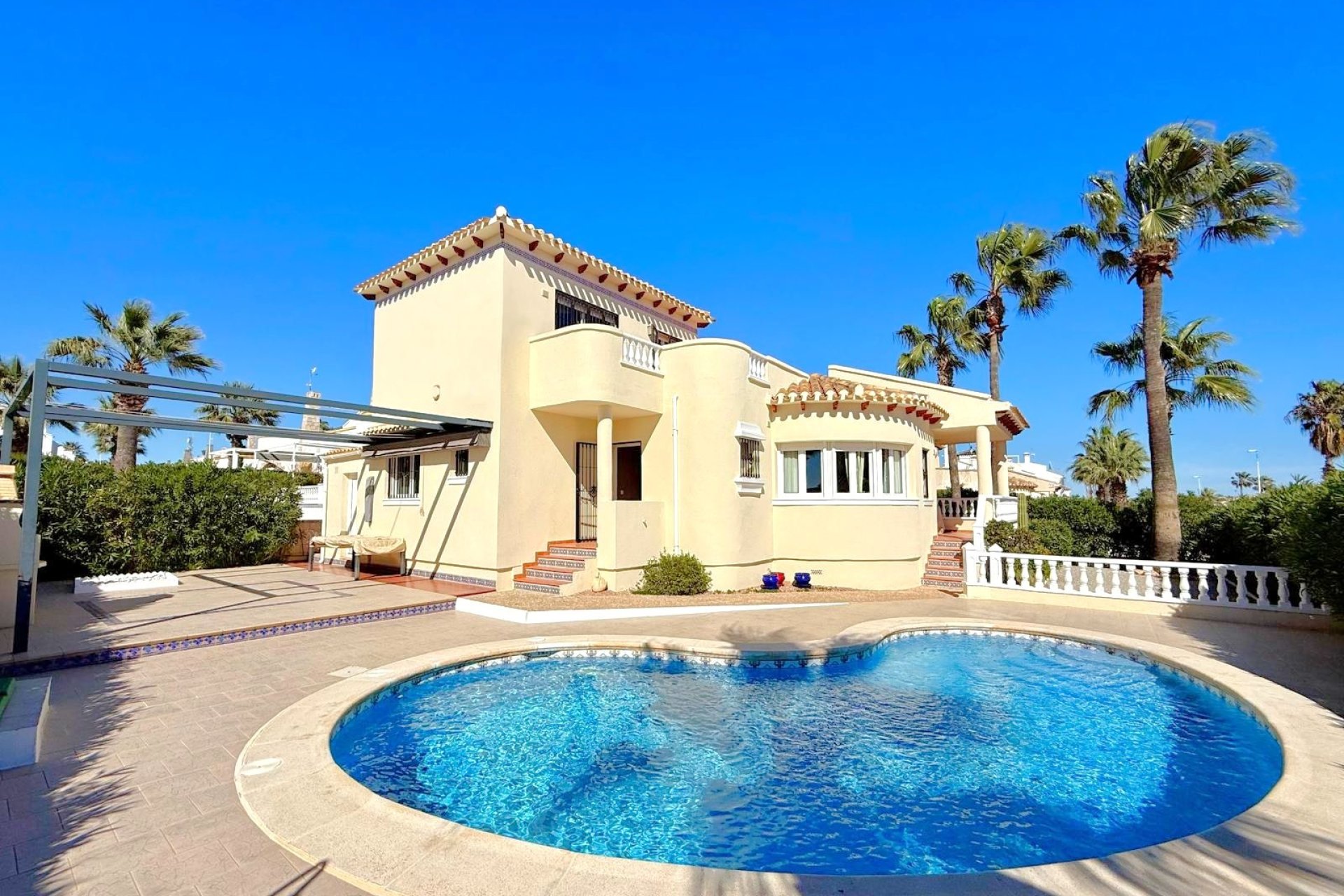 Herverkoop - Villa -
Orihuela Costa - Los Dolses