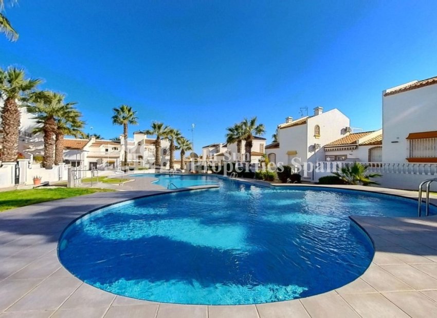 Herverkoop - Villa -
Orihuela Costa - Villamartin Los Dolses