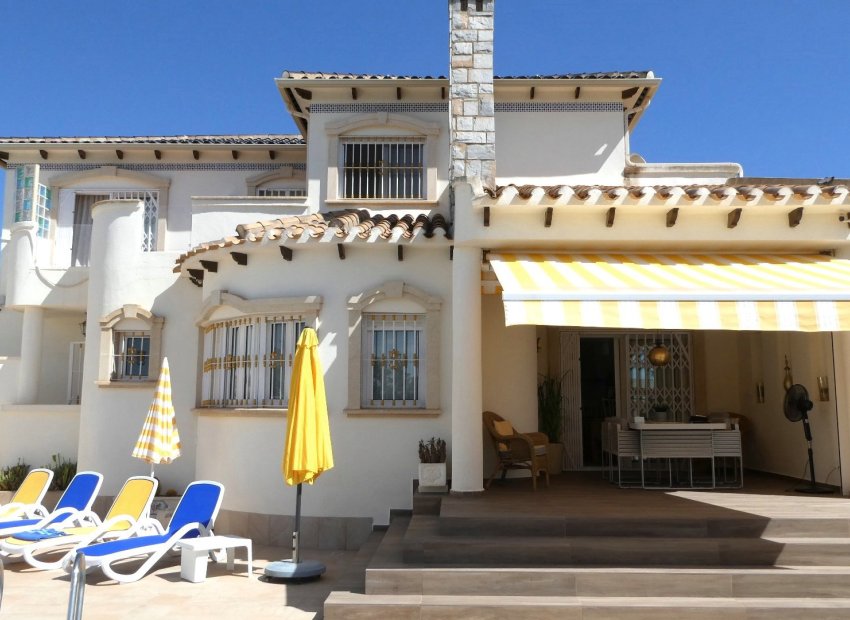 Herverkoop - Villa -
Orihuela Costa - Villamartin Los Dolses