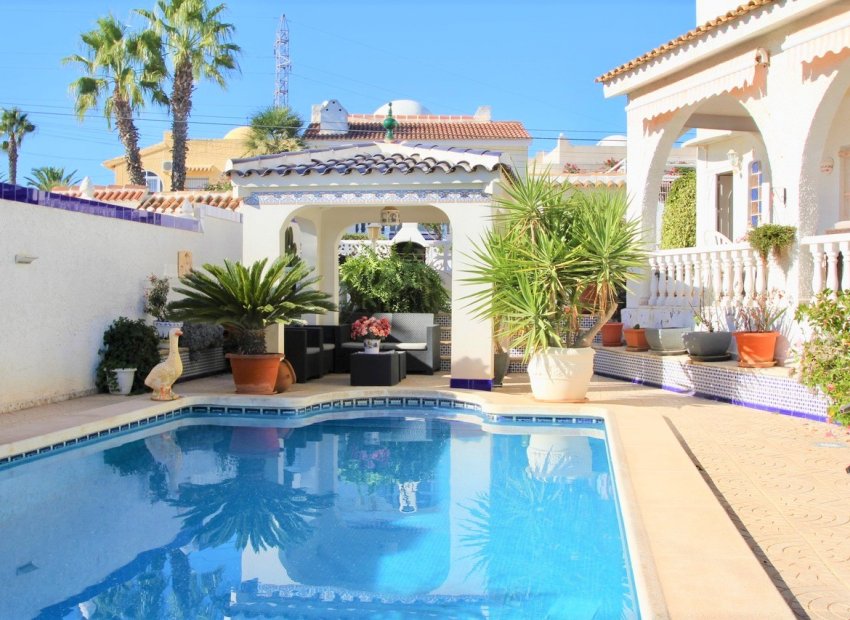 Herverkoop - Villa -
Orihuela Costa - Villamartin