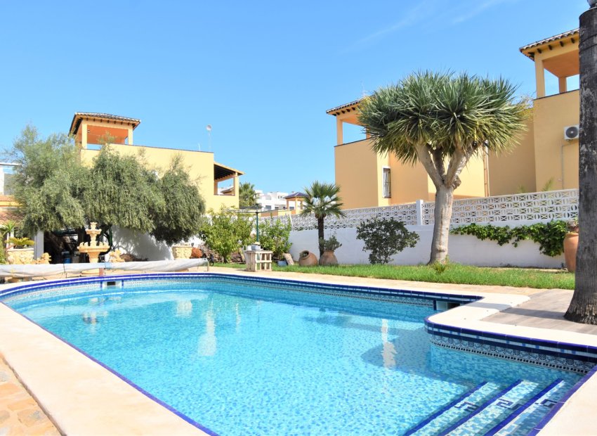 Herverkoop - Villa -
Orihuela Costa - Villamartin