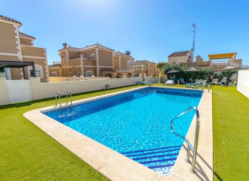 Herverkoop - Villa -
Orihuela Costa - Villamartin