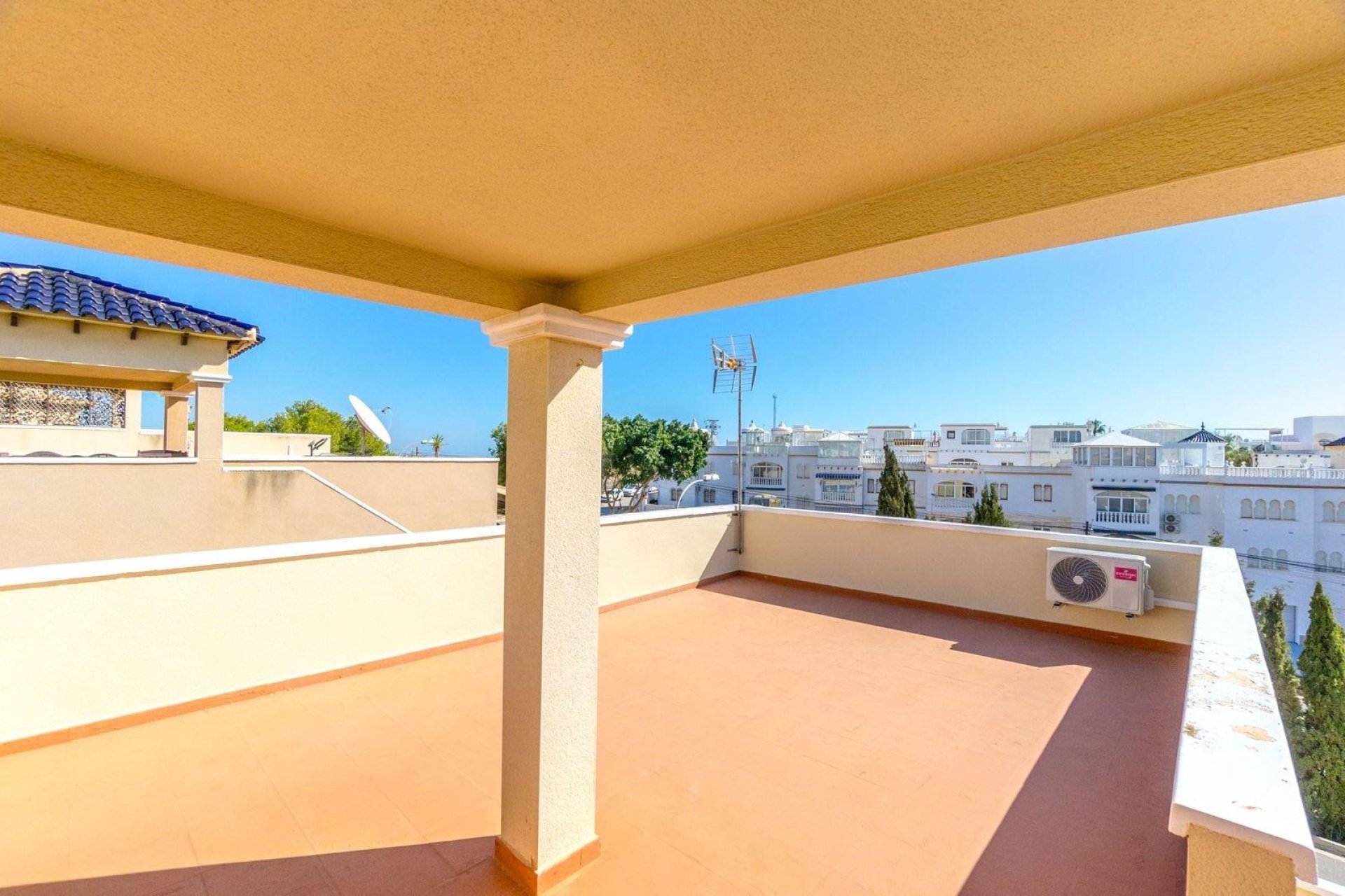 Herverkoop - Villa -
Orihuela Costa - Villamartin