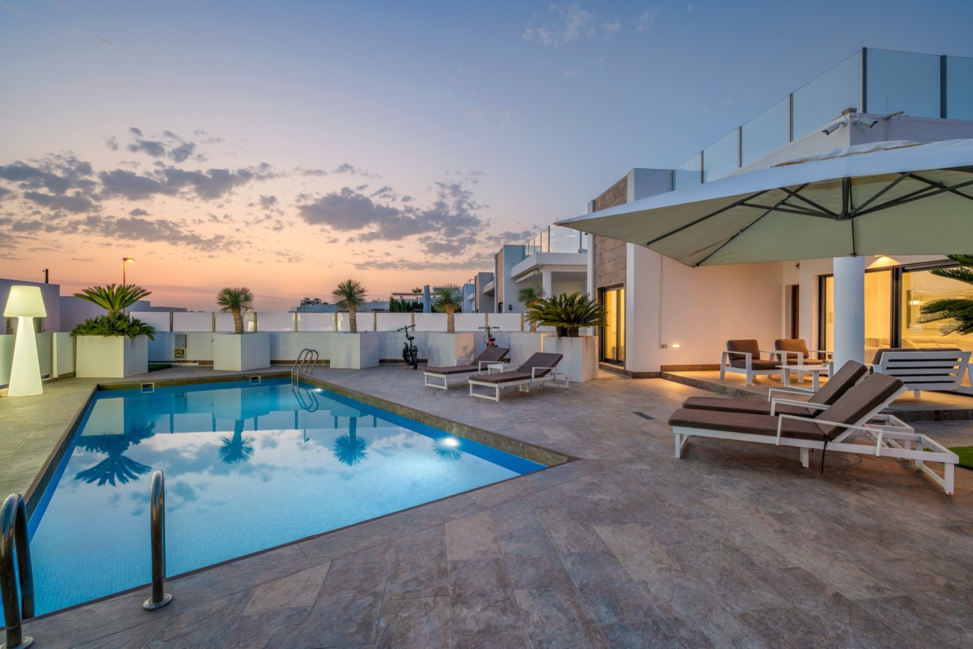 Herverkoop - Villa -
Orihuela Costa - Villamartin