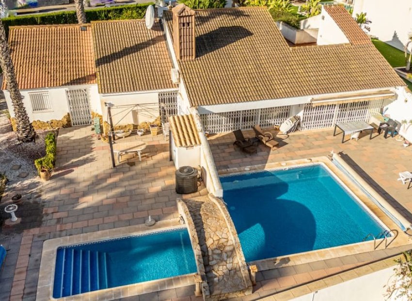 Herverkoop - Villa -
Orihuela Costa - Villamartin