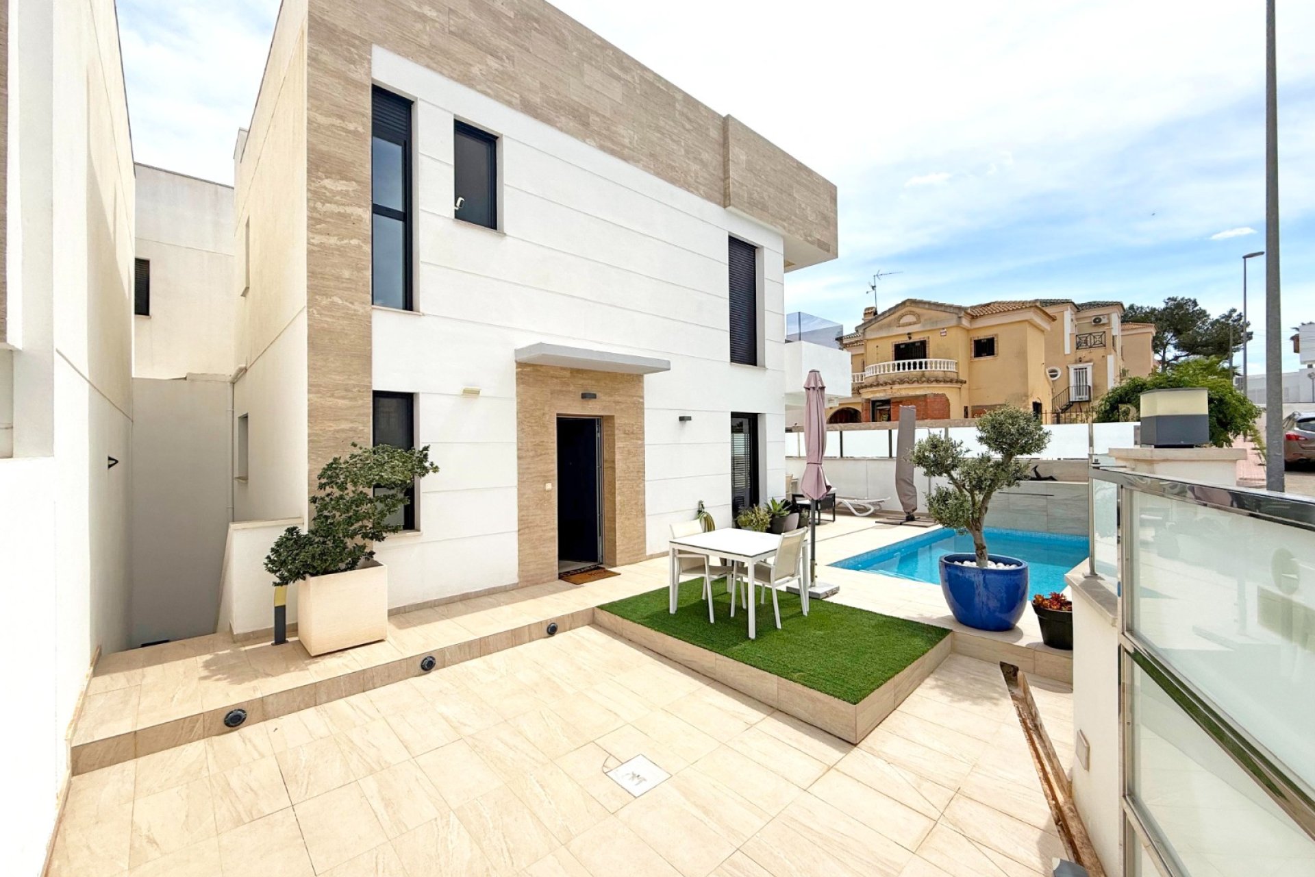 Herverkoop - Villa -
Orihuela Costa - Villamartin