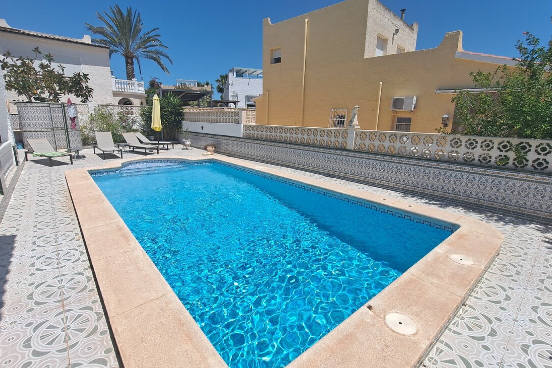 Herverkoop - Villa -
Orihuela Costa - Villamartin