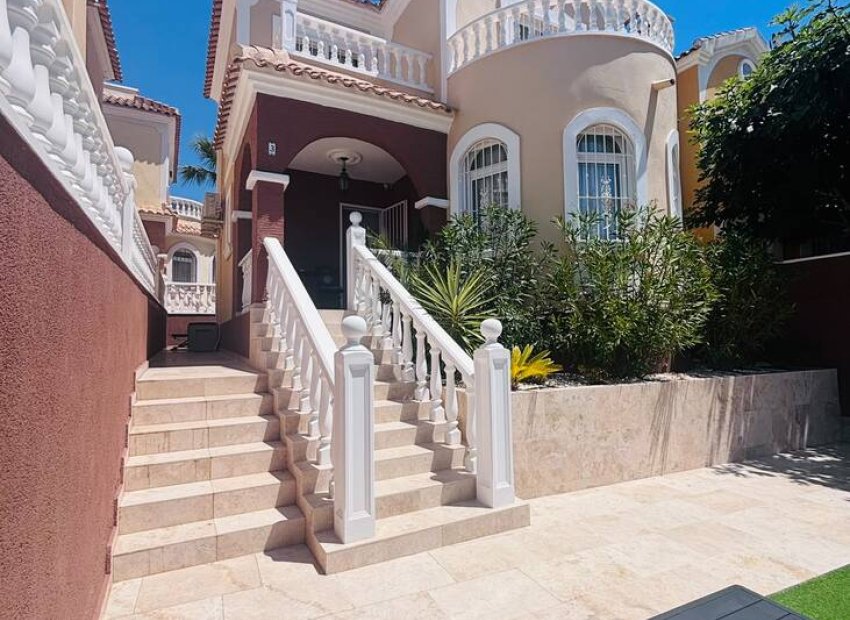 Herverkoop - Villa -
Orihuela Costa - Villamartin