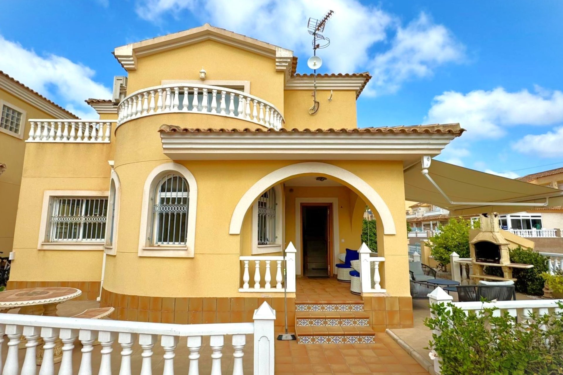 Herverkoop - Villa -
Orihuela Costa - Villamartin