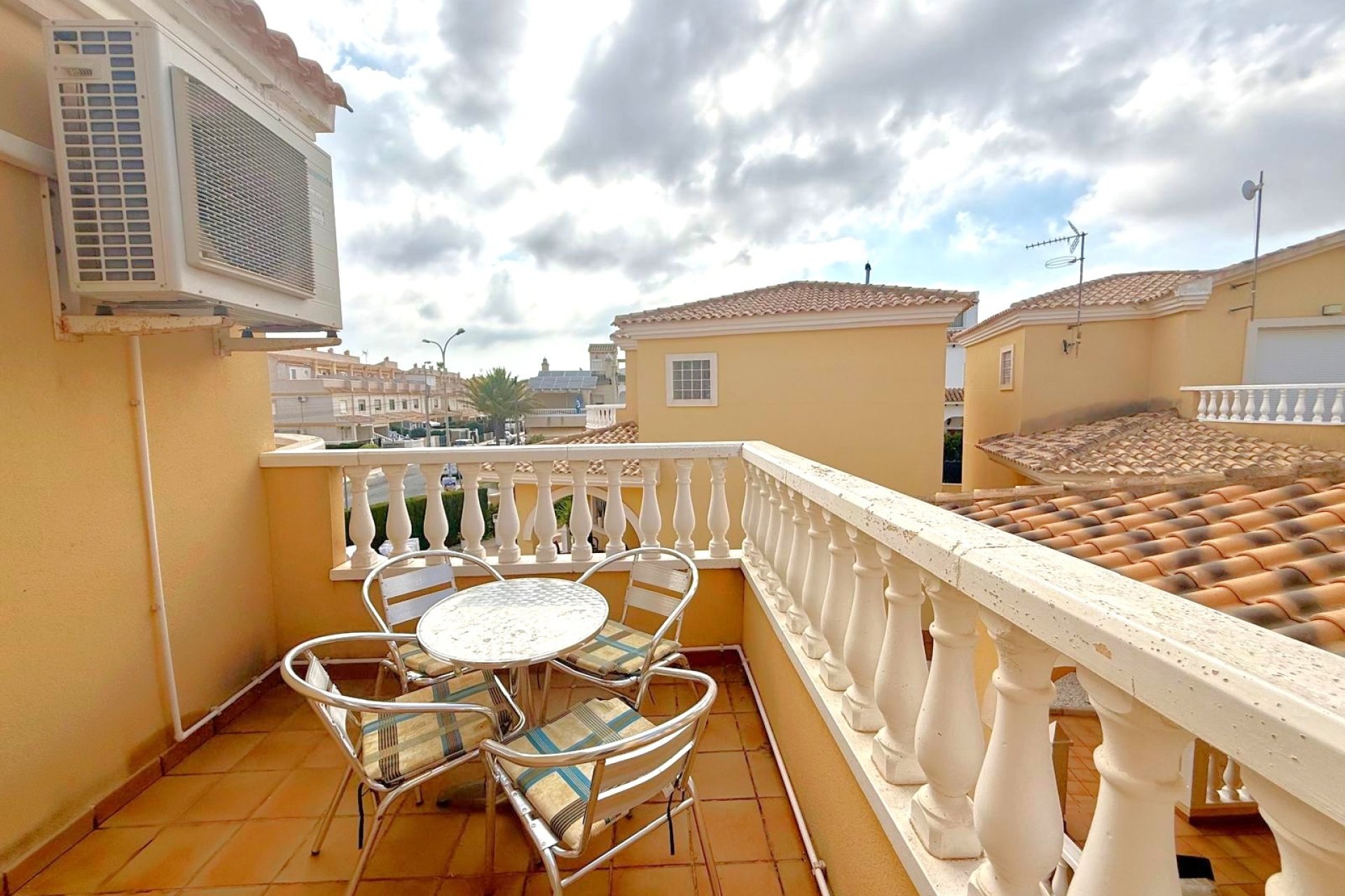 Herverkoop - Villa -
Orihuela Costa - Villamartin