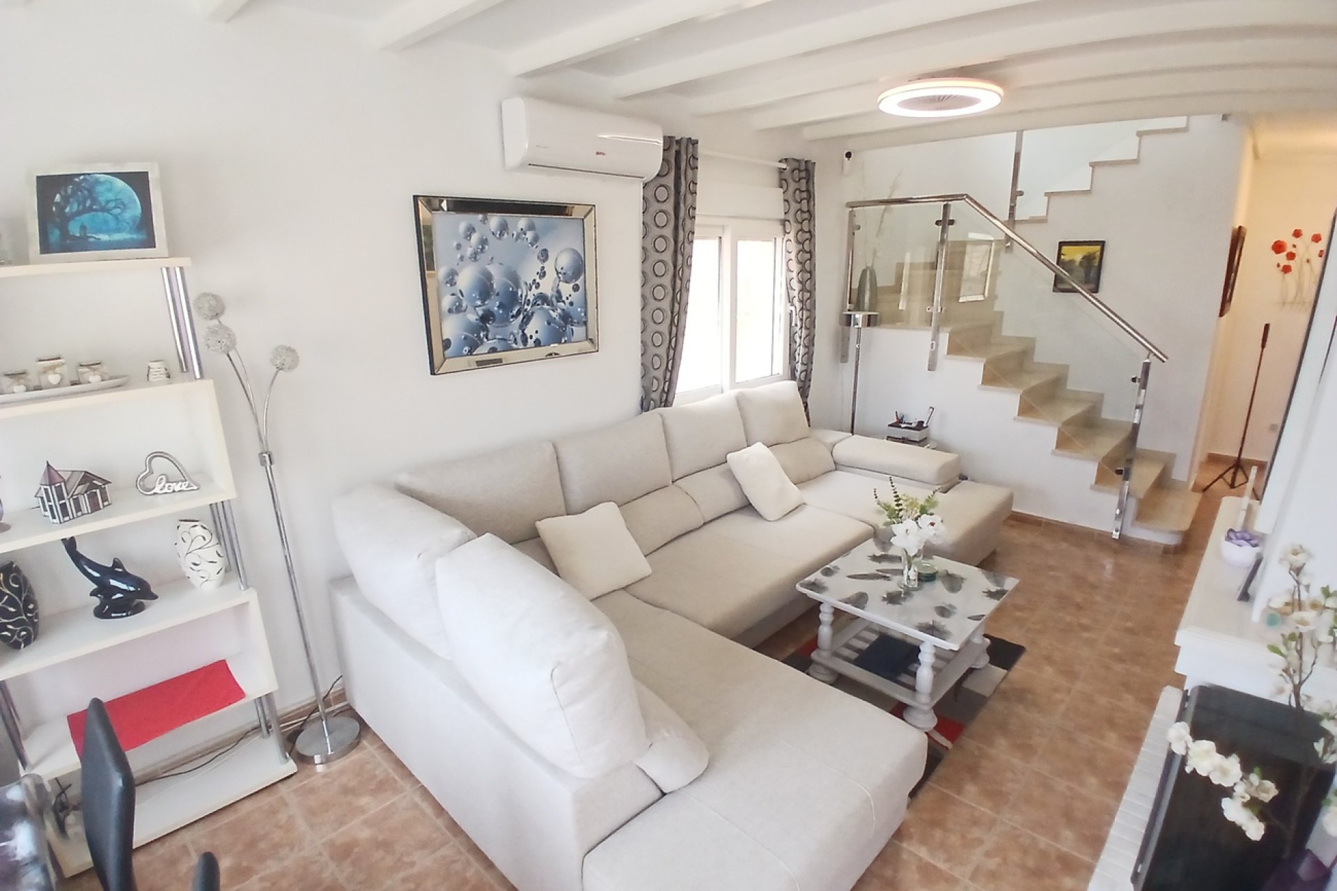 Herverkoop - Villa -
Villamartín - Costa Blanca