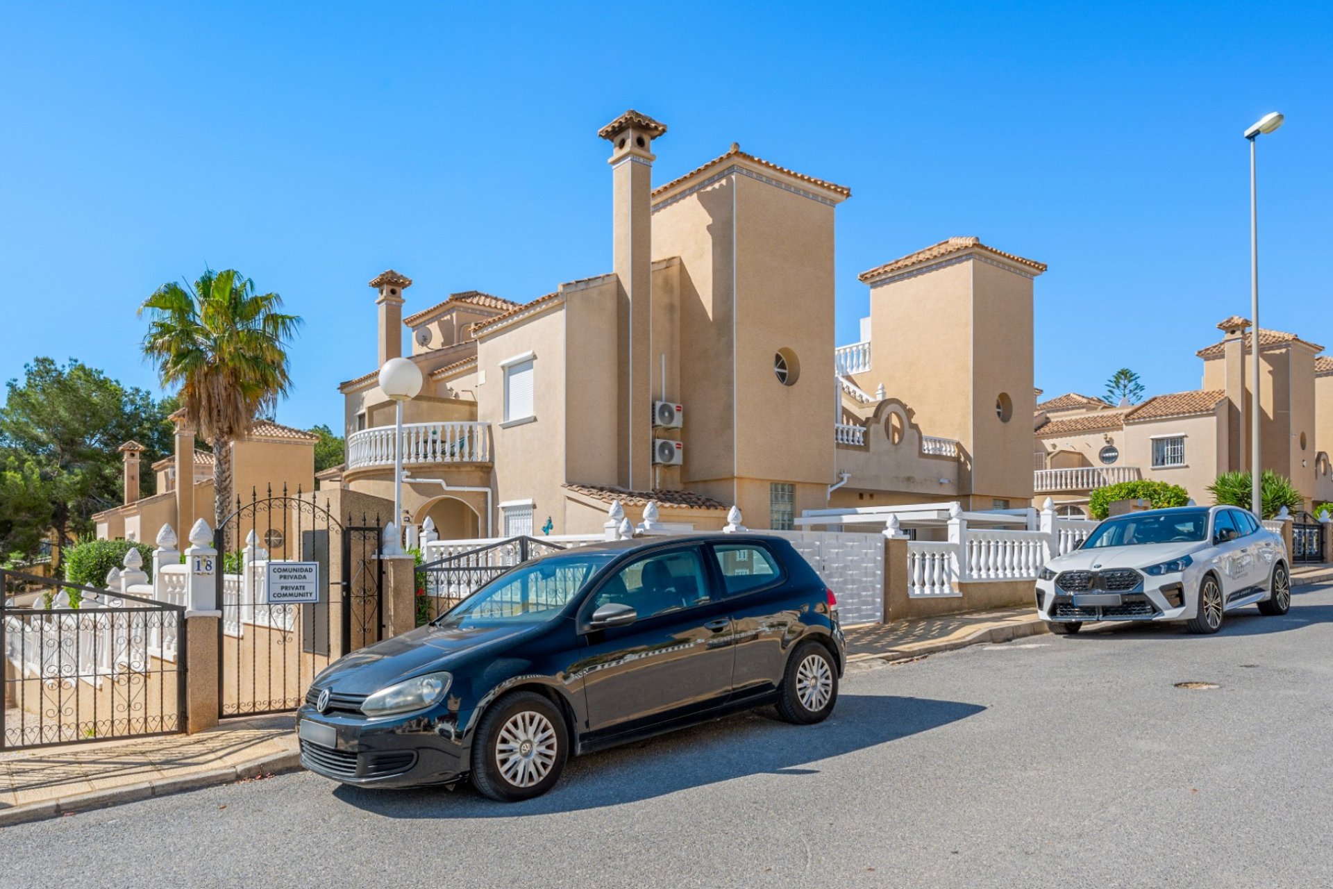 Herverkoop - Villa -
Villamartin - Costa Blanca