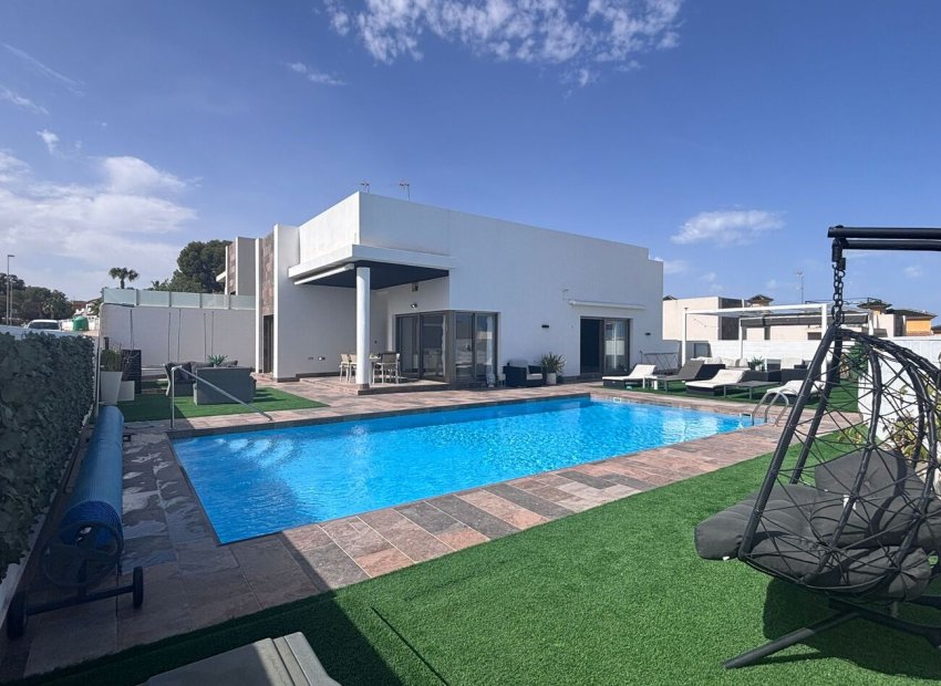 Herverkoop - Villa -
Villamartín - PAU 8
