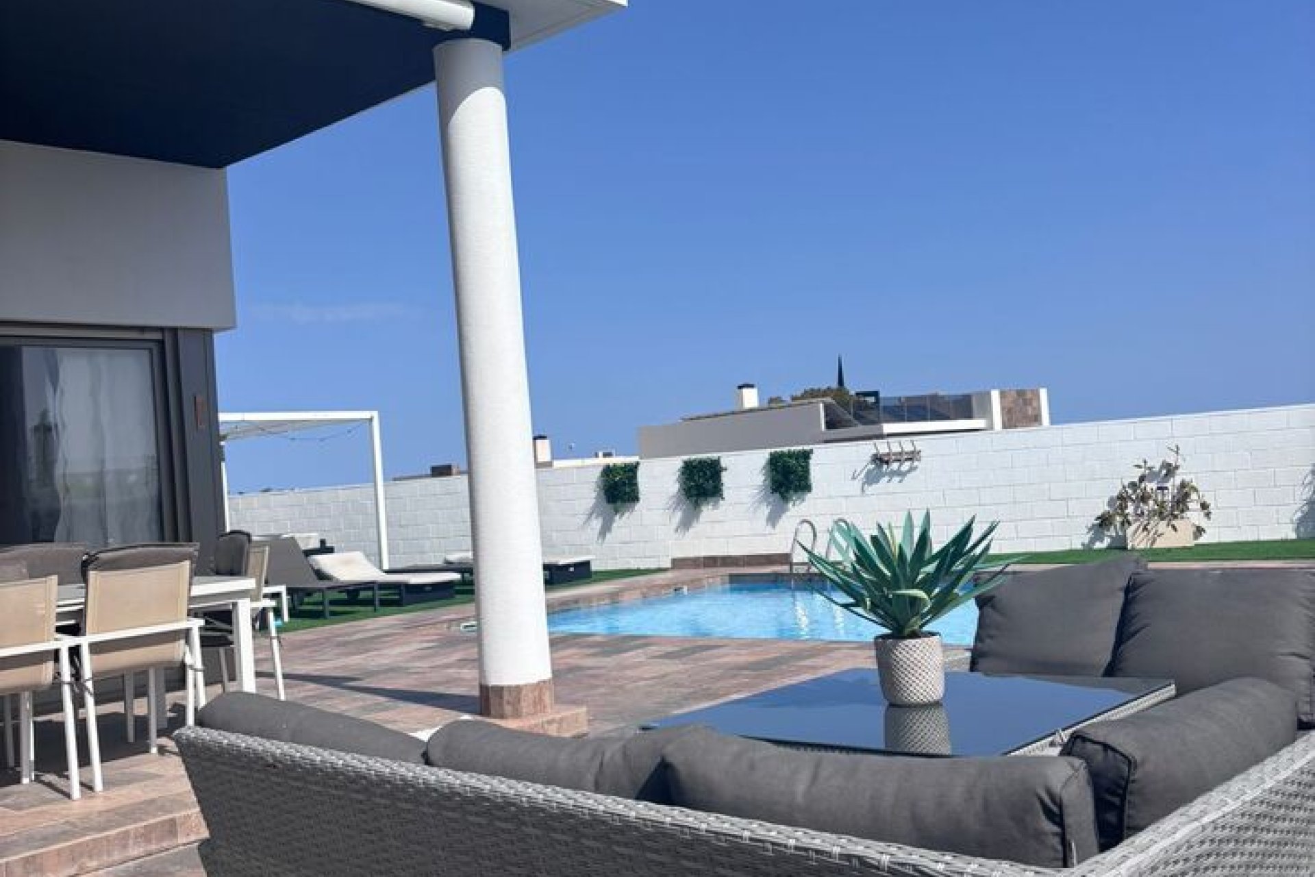 Herverkoop - Villa -
Villamartín - PAU 8