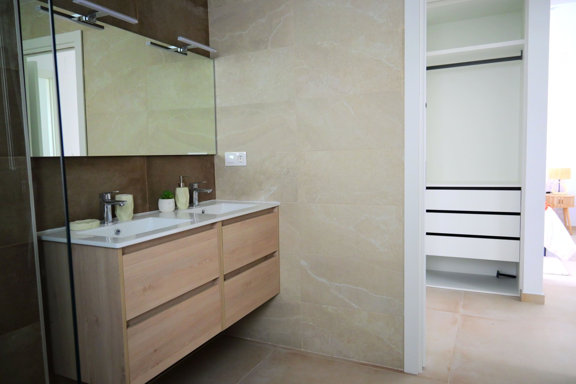 Neue Gebäude - Stadthaus -
Dolores