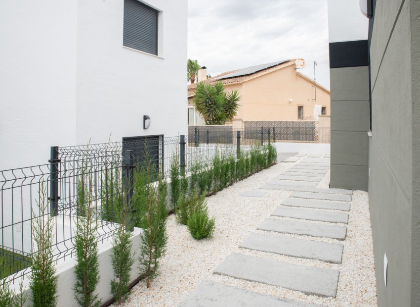Neue Gebäude - Villa -
Busot, zona Bonalba Golf (Alicante) - Spain
