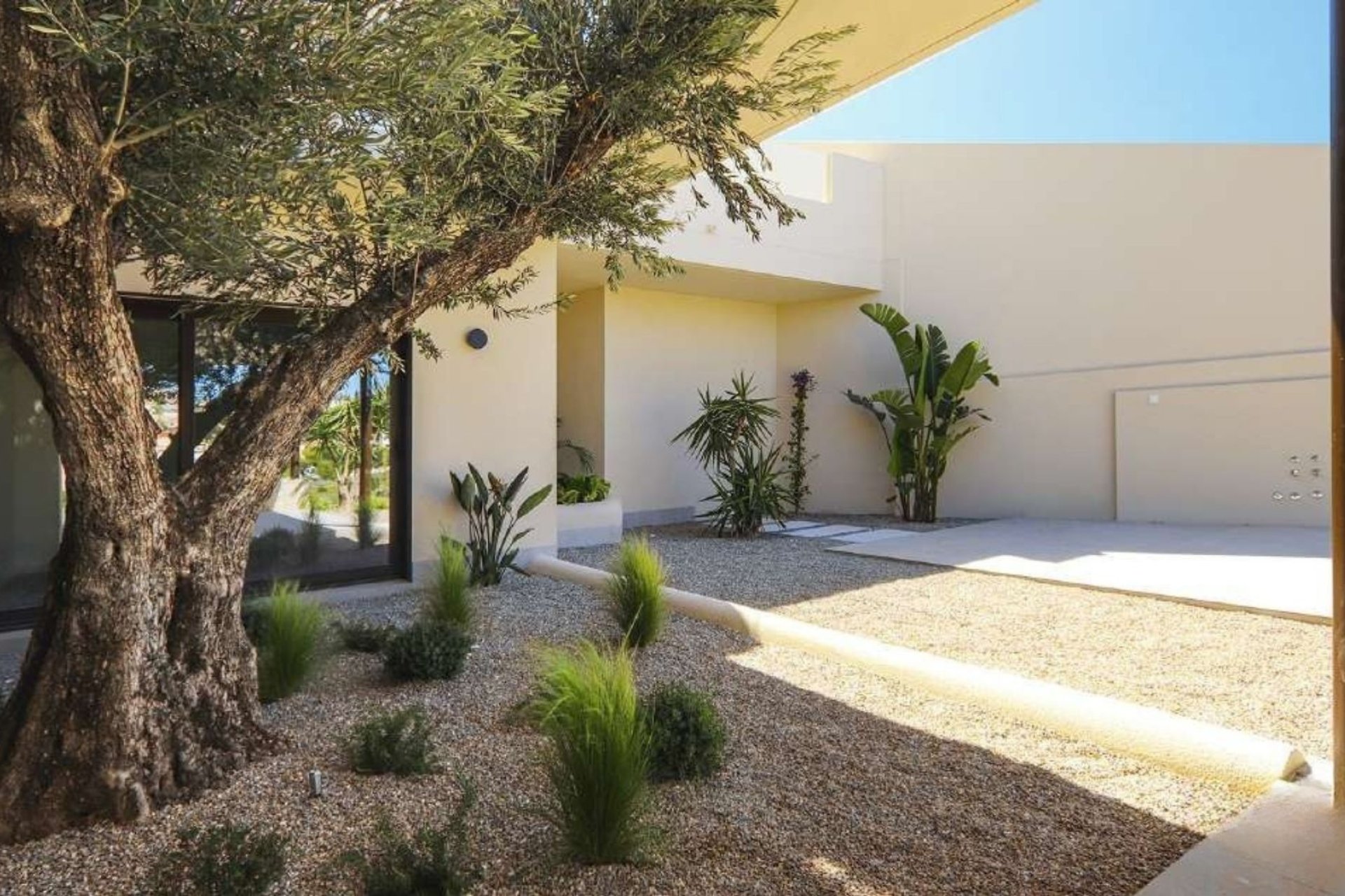 Neue Gebäude - Villa -
La Marina