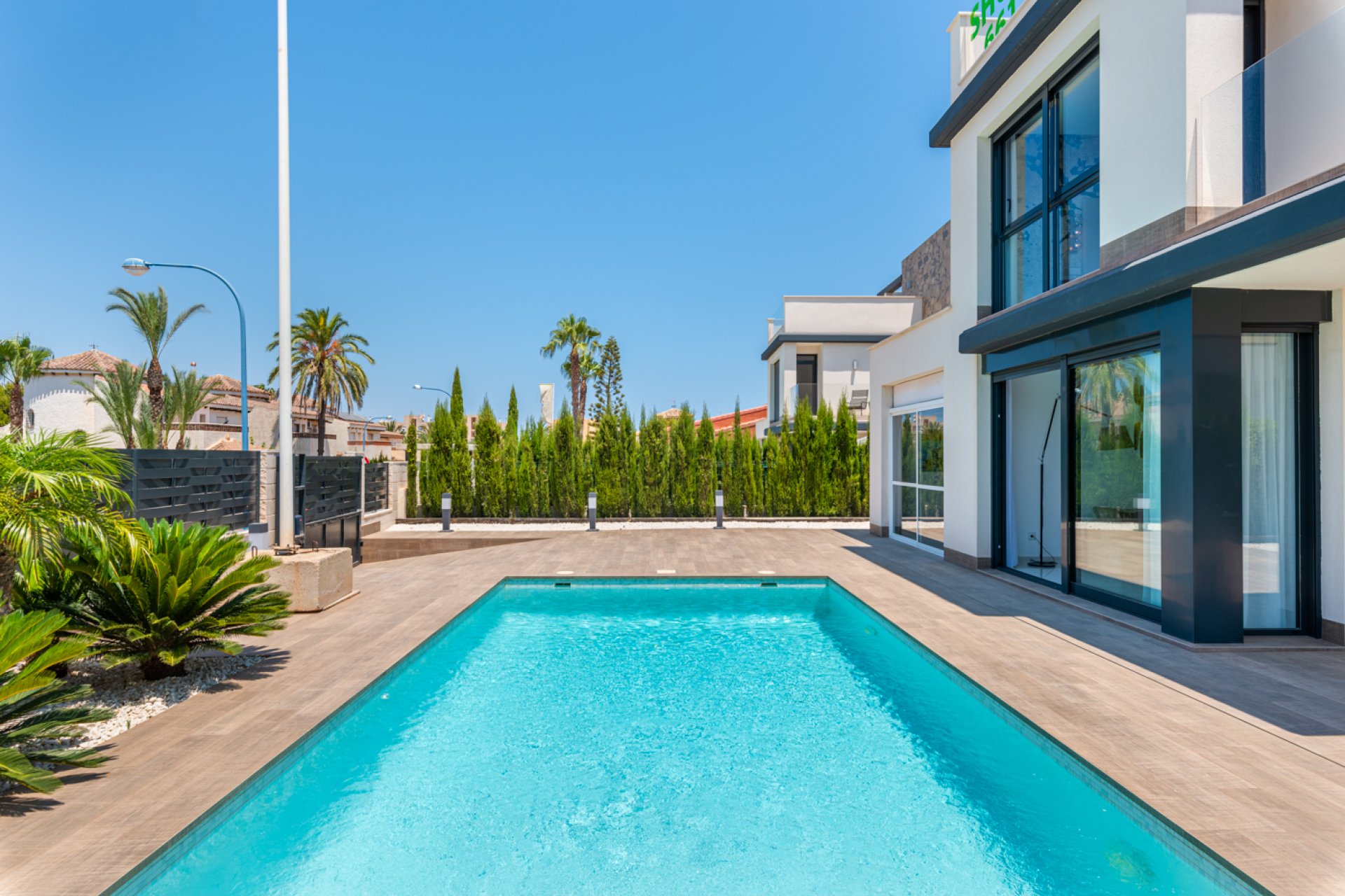Neue Gebäude - Villa -
Playa Paraiso