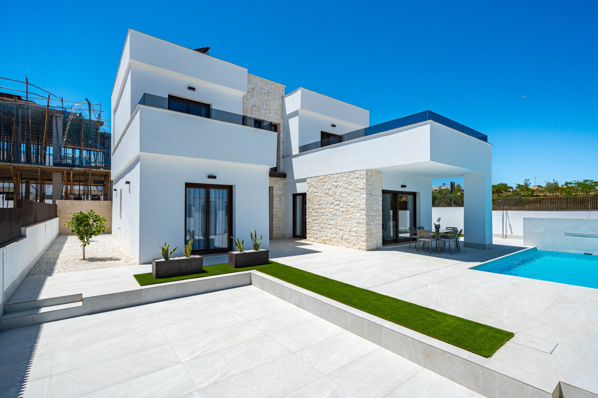 Neue Gebäude - Villa -
Vistabella