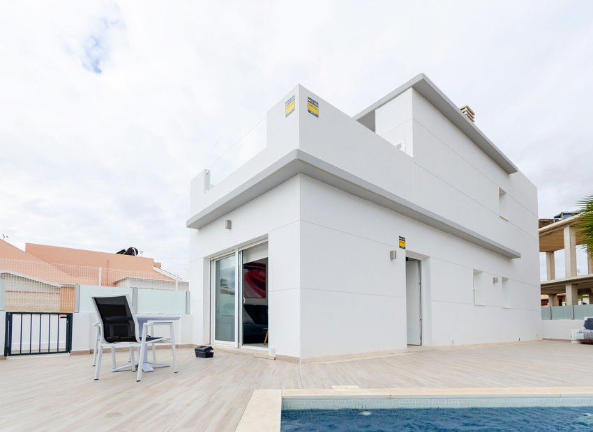 Nieuwbouw Woningen - Herenhuis -
Torrevieja - La Siesta - El Salado -  Torreta