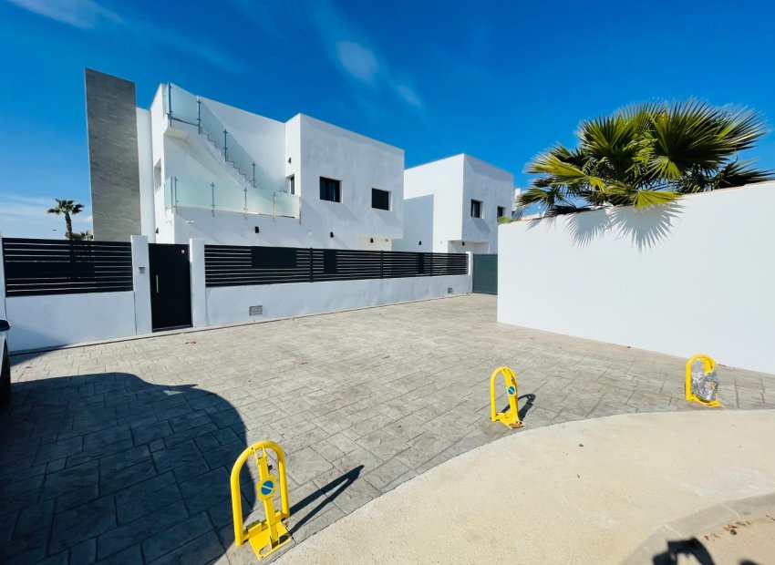 Nieuwbouw Woningen - Herenhuis -
Torrevieja