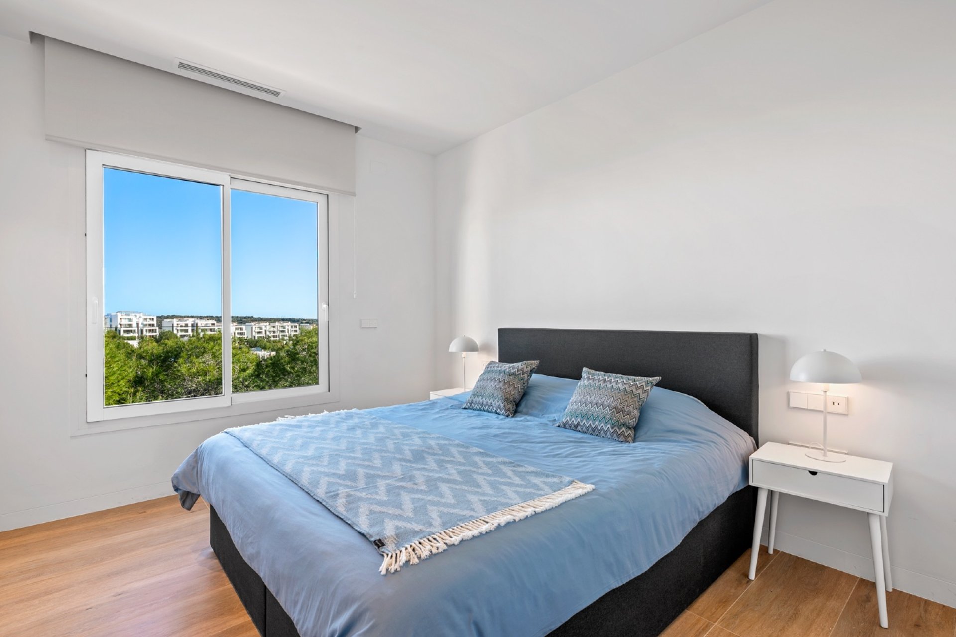 Resale - Apartment -
Las Colinas Golf