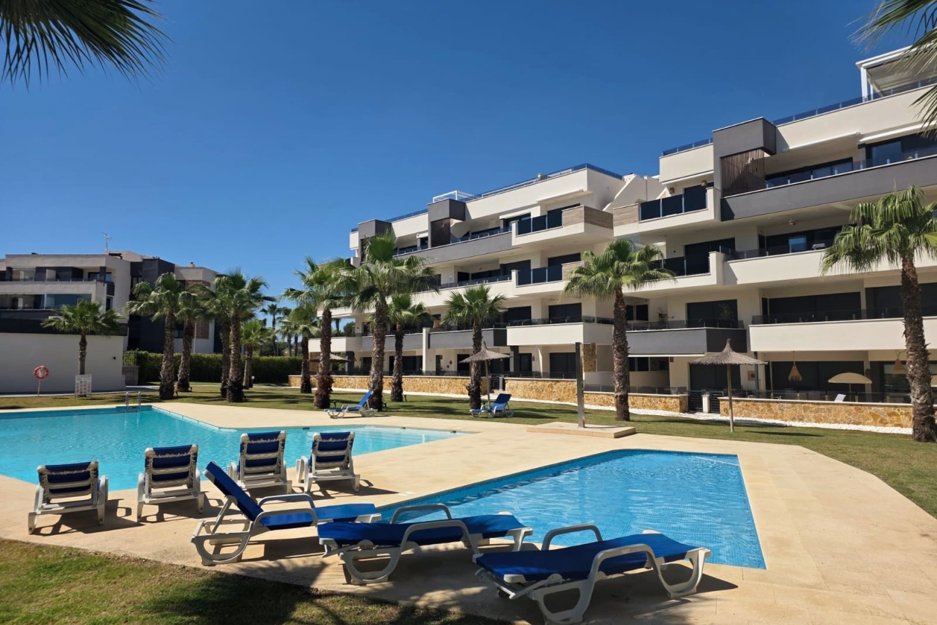 Resale - Apartment -
Los Altos