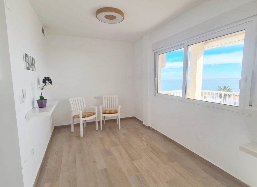 Resale - Apartment -
Playa Flamenca