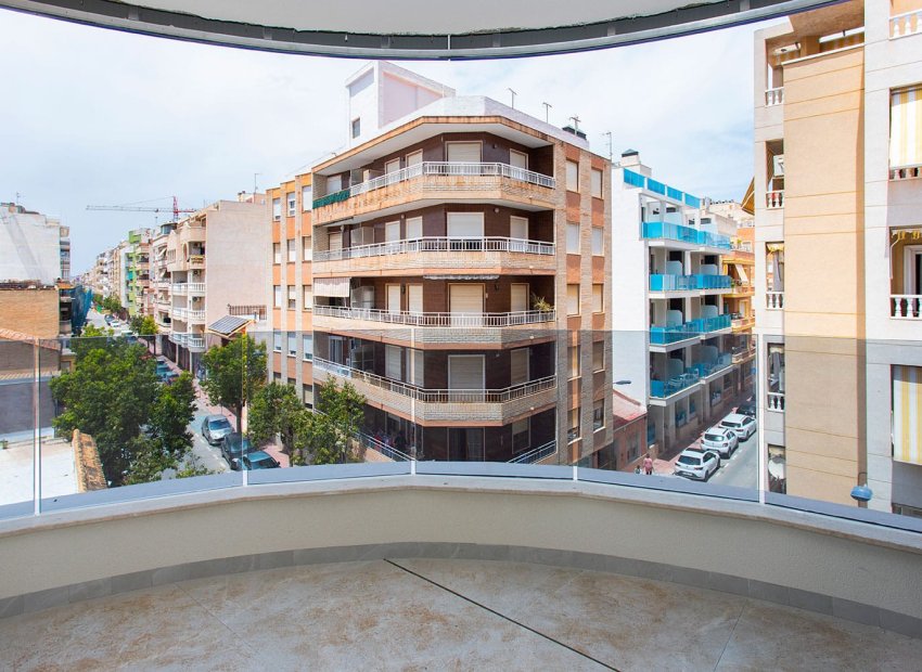 Resale - Apartment -
Torrevieja - Beach