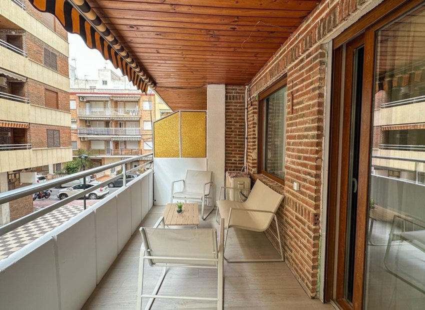 Resale - Apartment -
Torrevieja - El Acequión - Los Náufragos