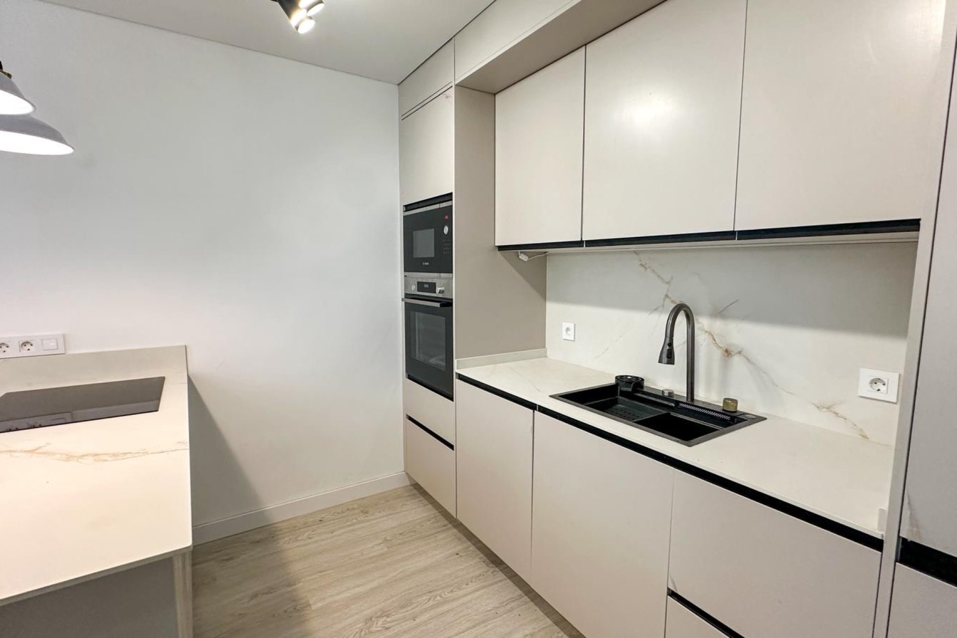 Resale - Apartment -
Torrevieja - El Acequión - Los Náufragos