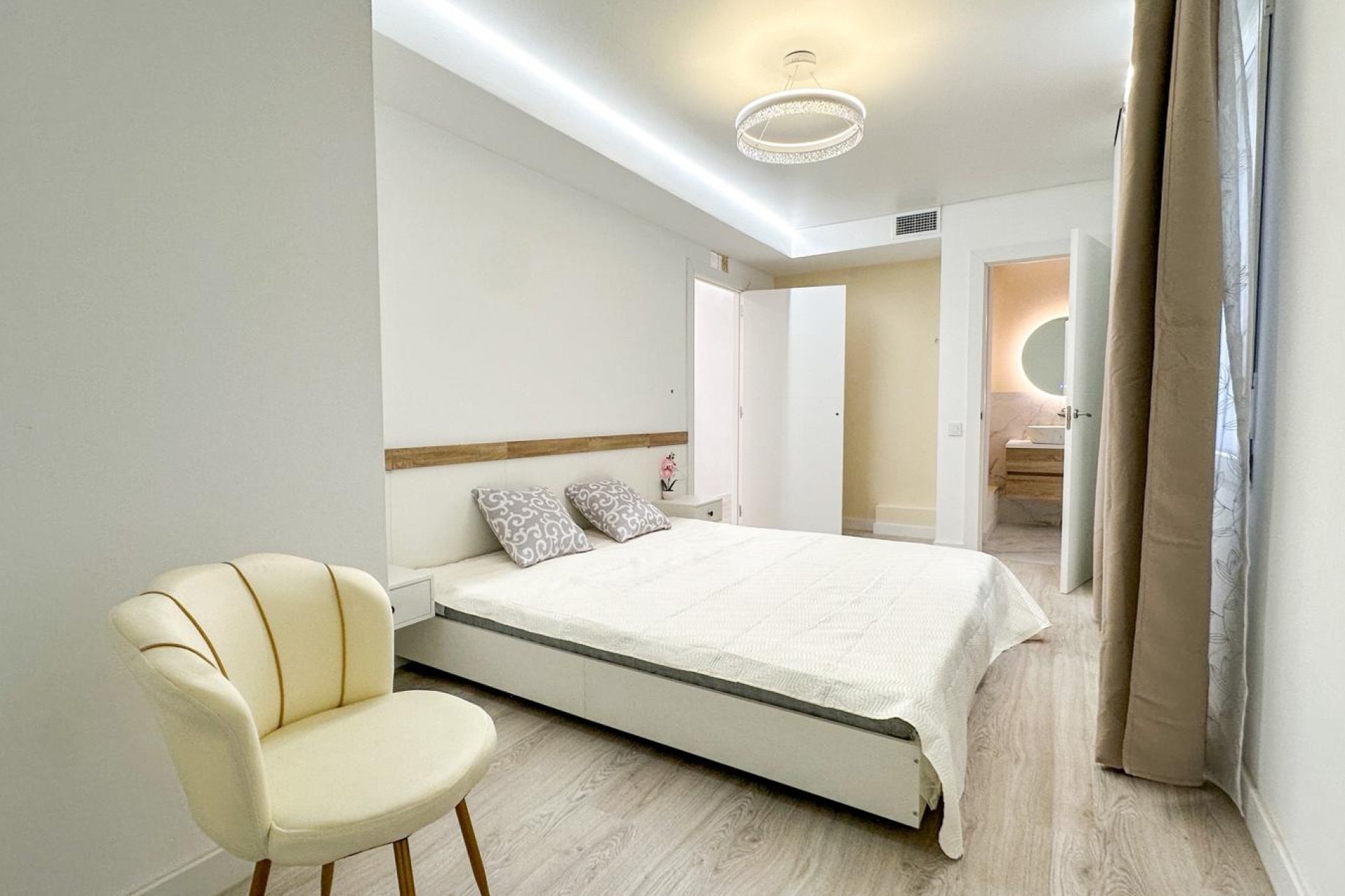 Resale - Apartment -
Torrevieja - El Acequión - Los Náufragos