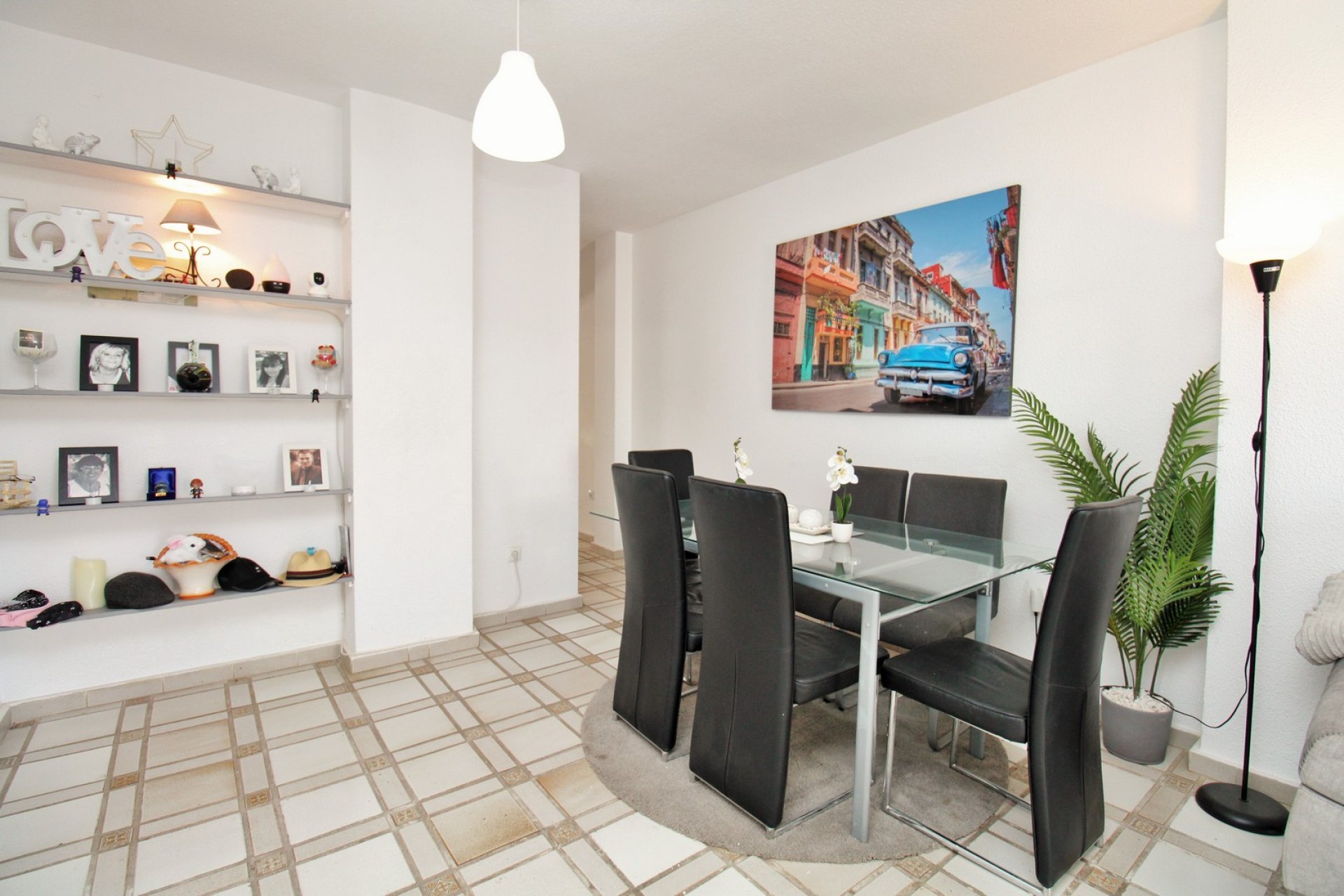 Resale - Apartment -
Villamartín