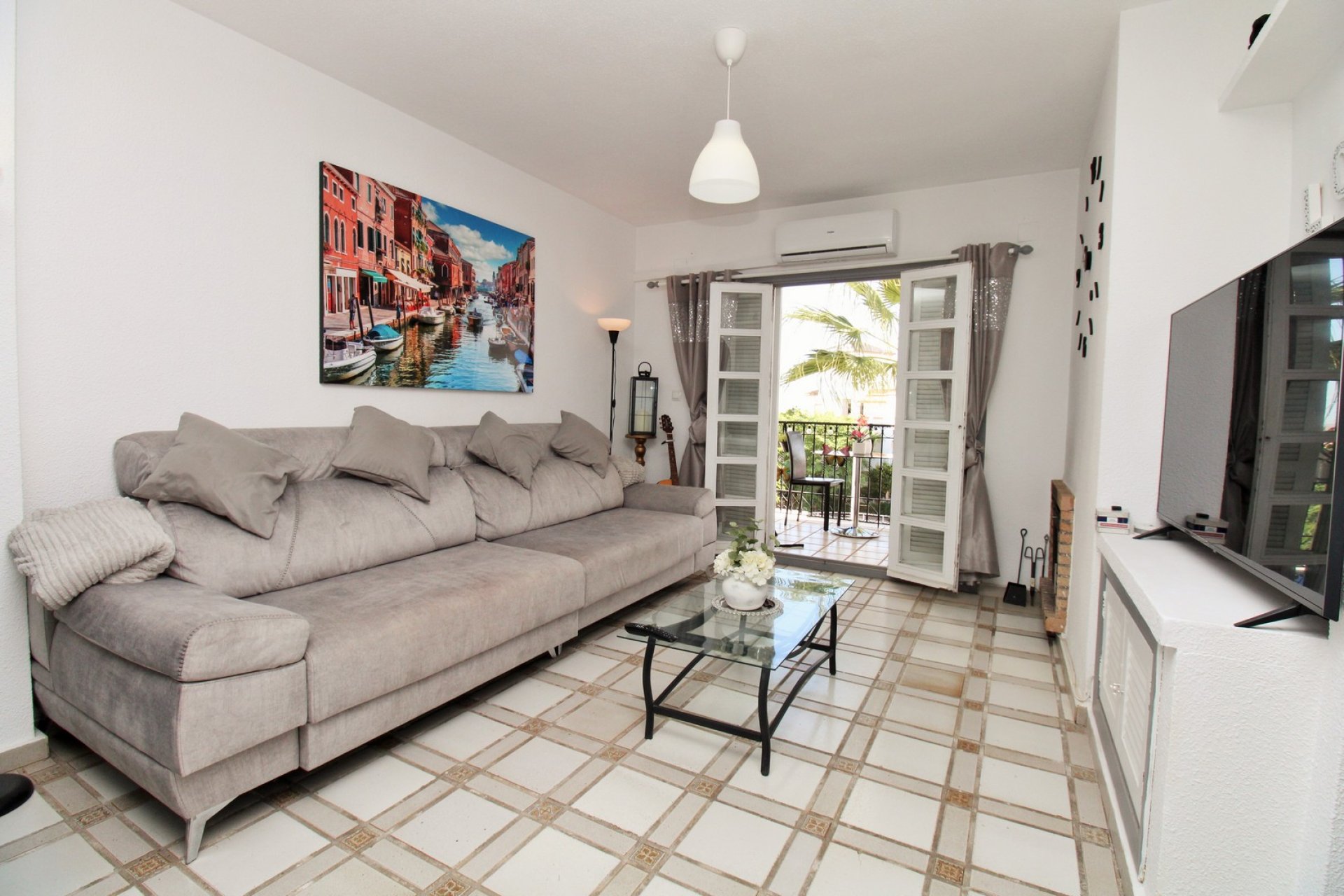 Resale - Apartment -
Villamartín