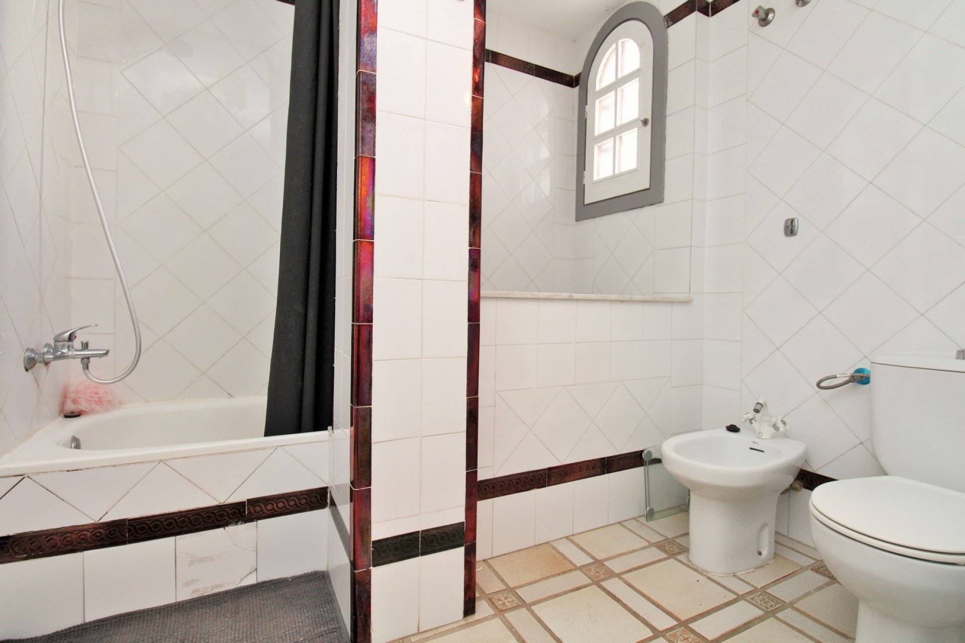 Resale - Apartment -
Villamartín