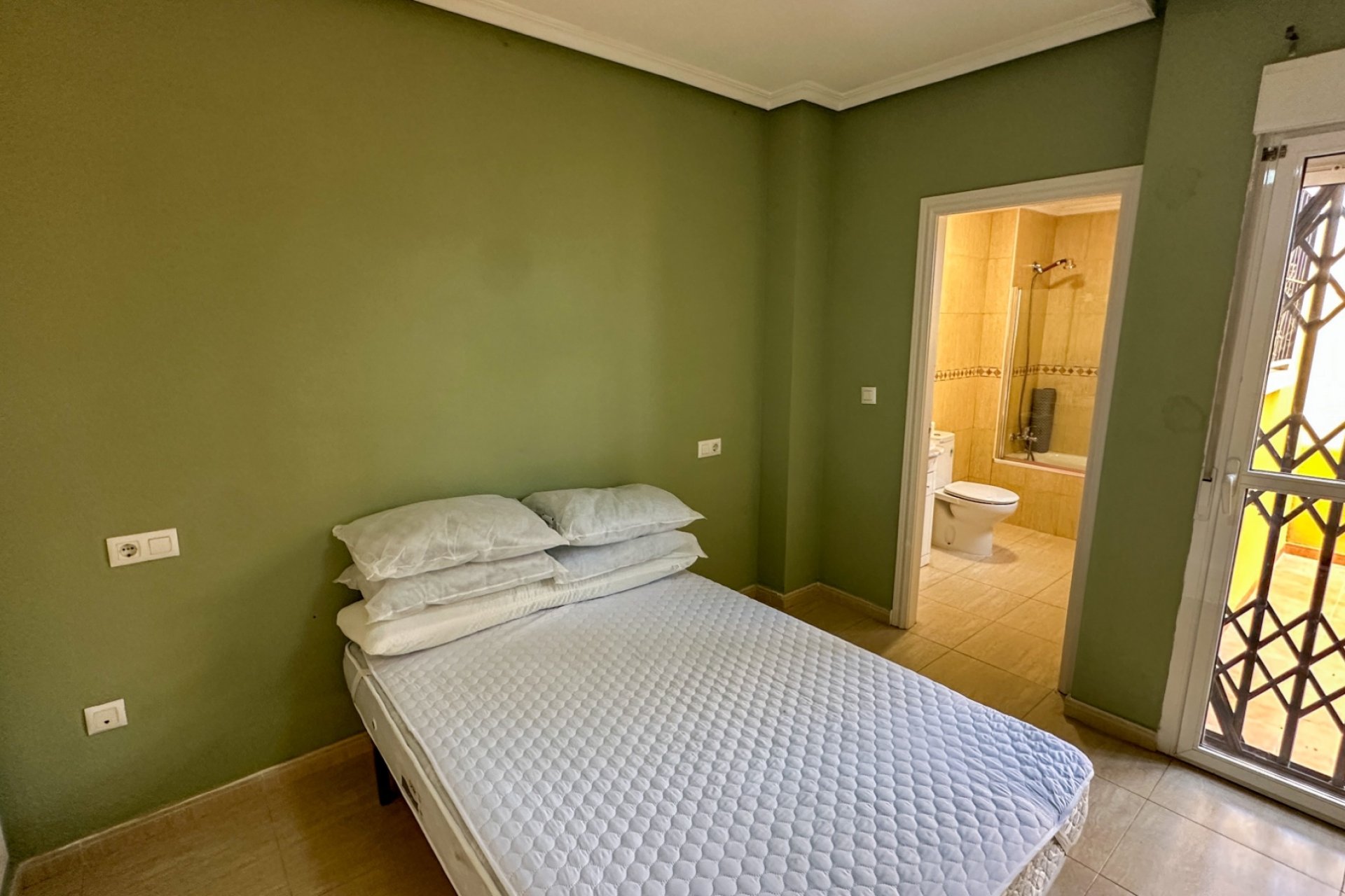 Resale - Bungalow -
Daya Nueva - Costa Blanca Sur