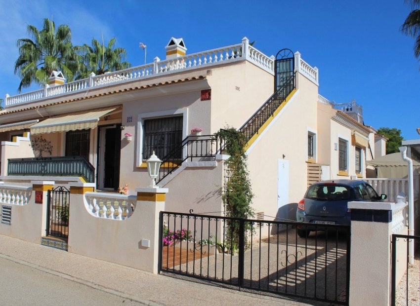 Resale - Bungalow -
Orihuela Costa - Los Dolses