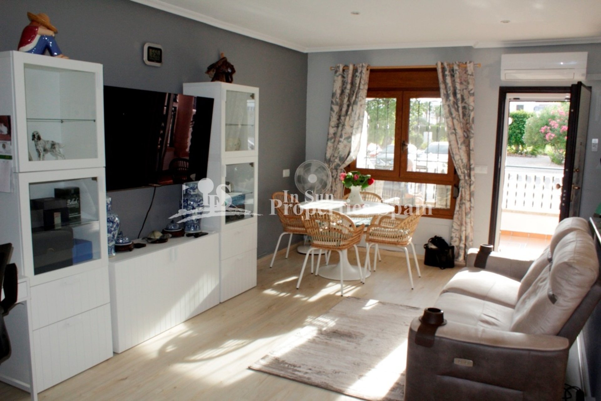 Resale - Bungalow -
Orihuela Costa - PAU 8