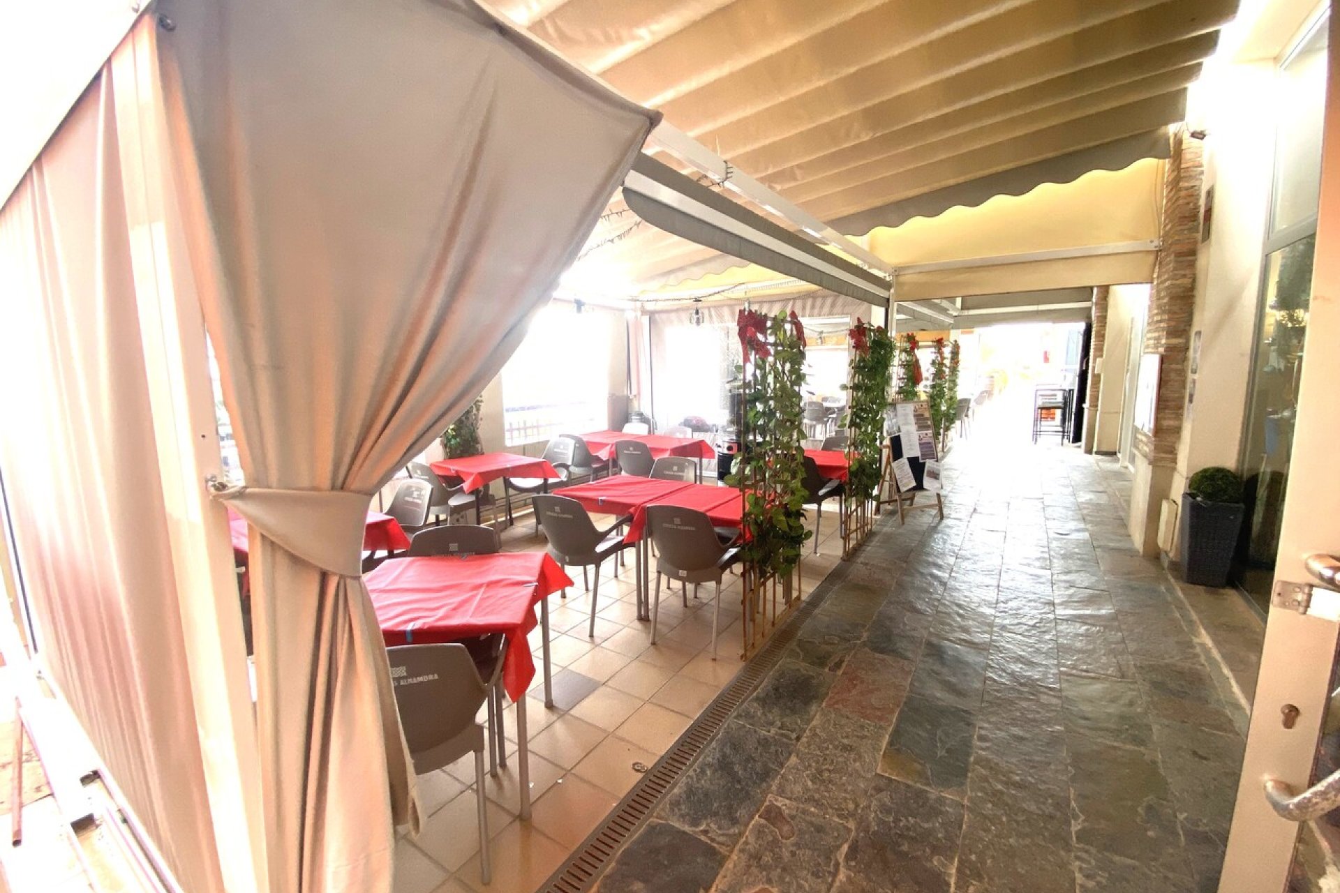 Resale - Commercial -
Algorfa - Inland