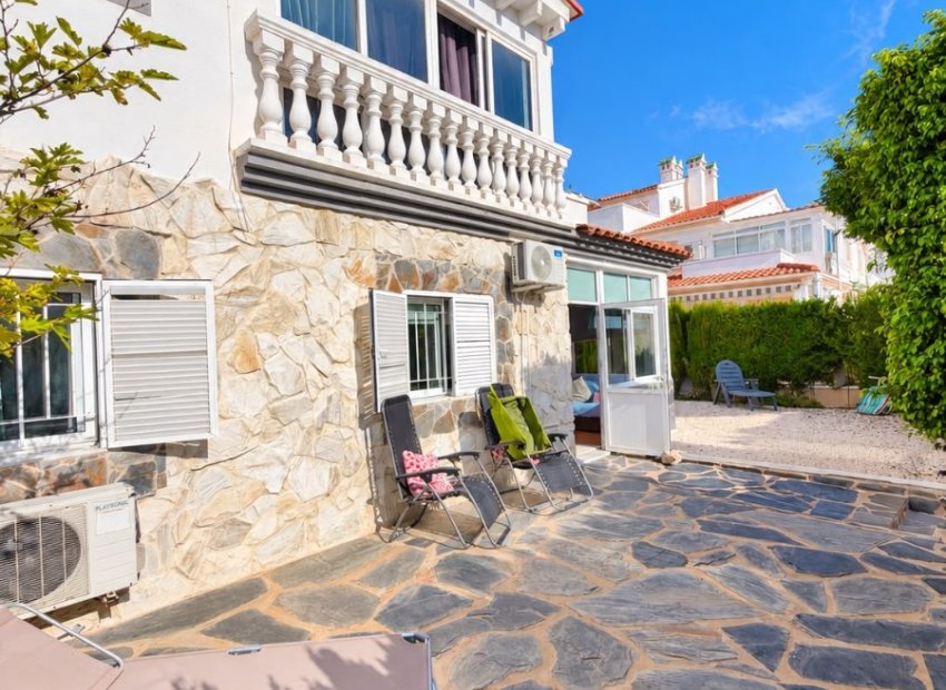 Resale - Semi - Detached Villa -
Alicante - La Florida