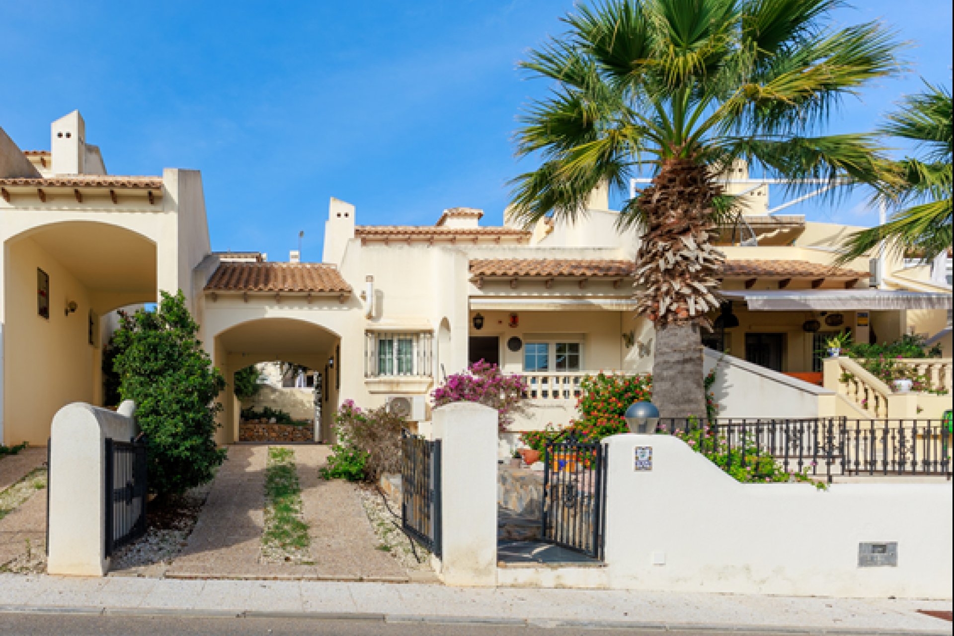 Resale - Semi - Detached Villa -
Las Ramblas
