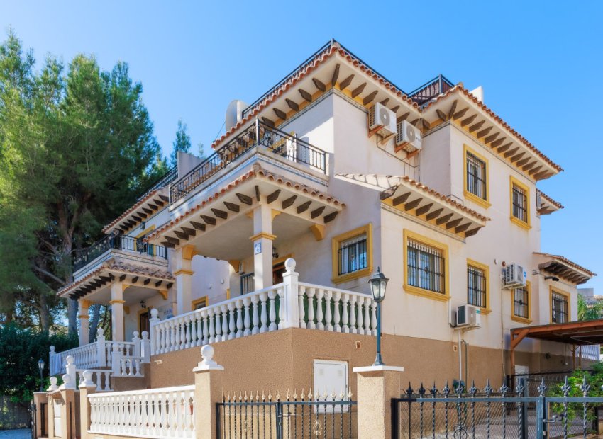 Resale - Semi - Detached Villa -
Villamartín - Pinada Golf